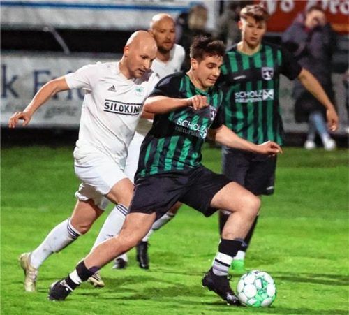 Priens Laurenz Böhm wird vom Kayer Michael Stockhammer verfolgt.Foto Christian Butzhammer