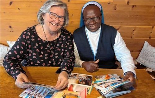 Sie sind Seelenschwestern: Marianne Mayer und Schwester Mary Augustina Uyanne.