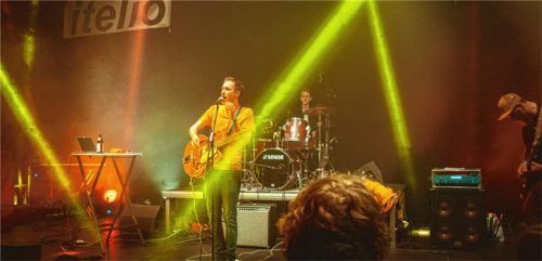Simeon Welte mit der Band Orangensaft gewann den Band-Contest in Kiefersfelden.Foto  itelio