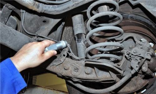 Stoßdämpfer gehören ab 60000 Kilometern Fahrleistung auf den Prüfstand. Foto ProMotor