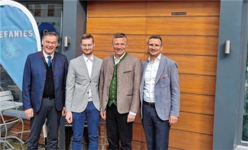 Über Themen für die Zukunft sprachen (von links) BHV-Vorsitzender Peter Berek, der Leiter Kur und Tourismus in Bad Feilnbach Raphael Wagner, Bürgermeister Anton Wallner und BHV-Geschäftsführer Thomas Jahn.Foto re