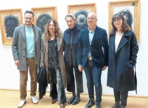 Vor Arnulf Rainers Serie „Straßenräuber“, 1980: Miro Craemer, Maria Zerres, Ksenija Protic, Bernhart Schwenk und Verena Hein. Foto gärtner