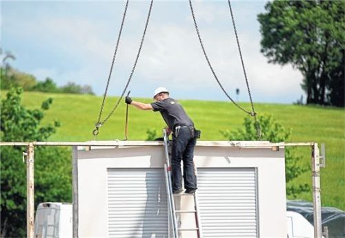Wird in der Regel modulweise angeliefert: ein Fertighaus. Foto Frank Rumpenhorst/dpa