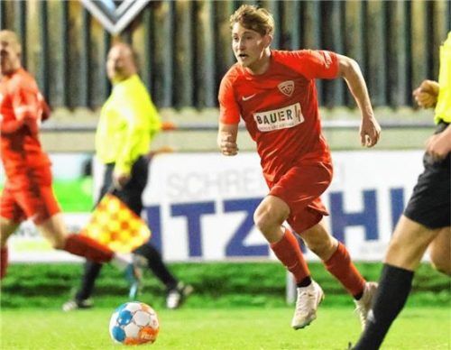 Zwei Tore vorbereitet, einen Treffer selbst erzielt: Andreas Hirtlreiter hat groß aufgespielt, musste aber nach einem groben Foul verletzt raus.Foto Butzhammer