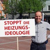 Monika Gruber heizt Klima-Demo an
