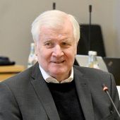 Horst Seehofer verteidigt das Zukunftsmuseum