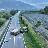 Felssturz geht auf Hauptstraße nieder
