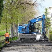 Bau beginnt – Asphalt wird abgefräst
