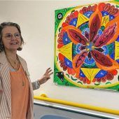 Farbenfrohe Ausstellung in der Romed-Klinik