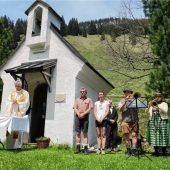 Maiandacht der Gebirgsschützen an der Mail-Kapelle