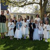 Fast 70 Kinder der Stadtteilkirche Rosenheim wollen ihren Mitmenschen mit offenen Augen und Herzen begegnen