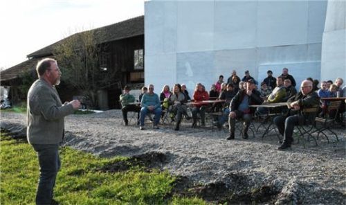 „A ganz a scheene Blosn“ hat Regisseur Wolfgang Kozsar für das Freiluftspiel „Der Holledauer Schimmel“ beisammen.