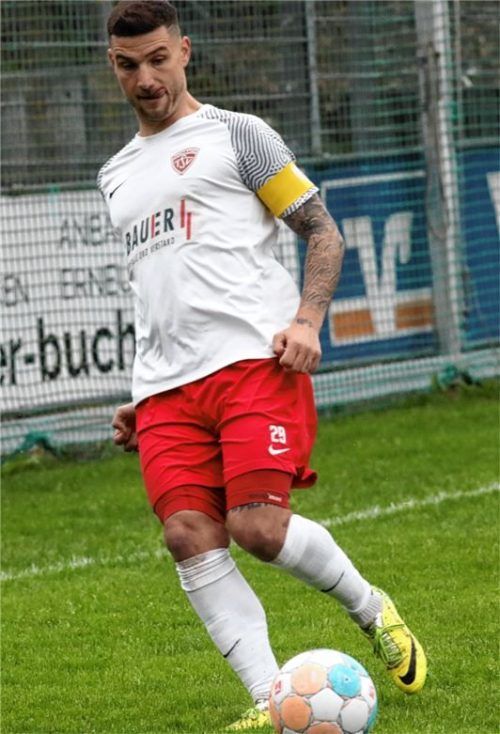 Ein Schuss von Aleks Petrovic wurde in letzter Sekunde abgeblockt. Foto Buchholz