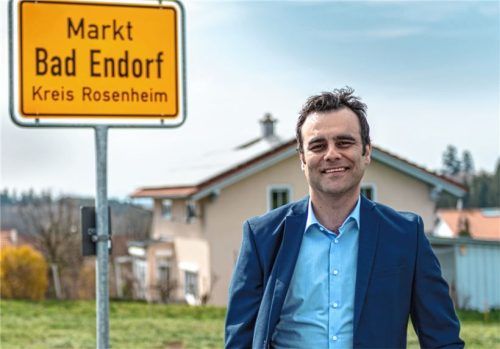 Alois Loferer, Bürgermeister des Marktes Bad Endorf, freut sich auf den Jubiläumsmarkt „50 Jahre Markterhebung“ und erinnert an Meilensteine. Foto Johannes Thomae