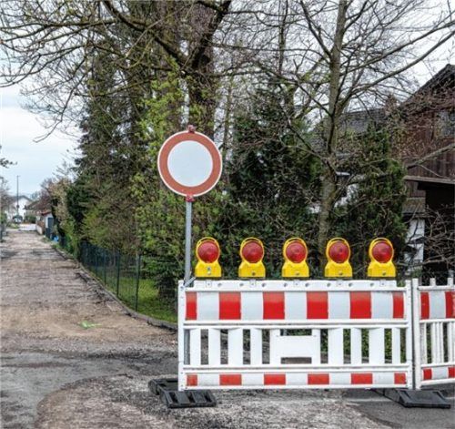 An der Harthausener Straße in Kolbermoor finden derzeit Sanierungsmaßnahmen statt. Foto  Thomae