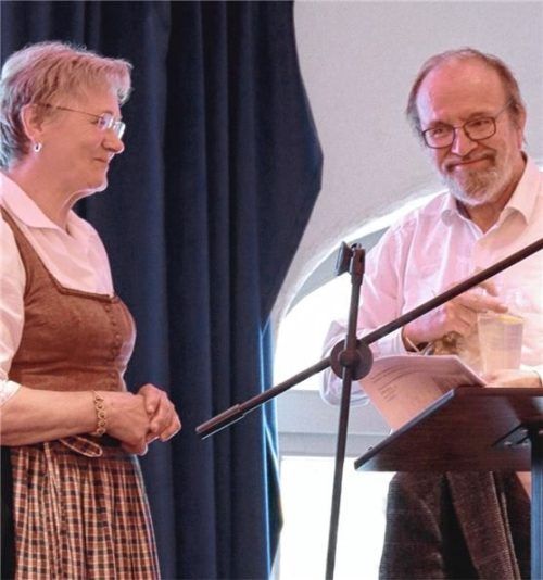 Anneliese Riepertinger (BBV) bedankt sich beim Referenten Anthony Rowley.Foto Lüers