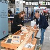 Eisstadion in Ausstellungshalle verwandelt