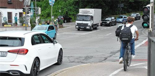 Arge Bedenken wegen des schlechten Zustands der Kreuzung auf der Ostseite der Innbrücke hat das Straßenbauamt. Deswegen soll sie im Herbst saniert werden. Foto Schlecker