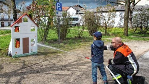 Auch die Kleinsten löschten so manche Flammen. Foto Künzner