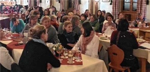 Bei der Gebietsversammlung informierten sich die Bäuerinnen über Hilfen gegen Stress und Strukturwandel. Foto re