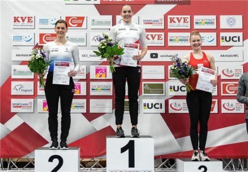 Bei der Siegerehrung (von links): Ramona Dandl, Jana Pfann von der Soli Bruckmühl und Alessa Hotz aus der Schweiz. Foto Hubert Dandl
