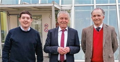Bei der Verabschiedung von Michael Schankweiler (Mitte) bedankten sich die Ausschussvorsitzenden (von links) Sepp Parzinger und Ortholf Freiherr von Crailsheim für sein Engagement. Foto re