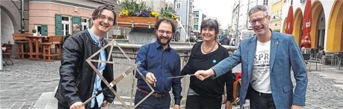 Das Organisationsteam bestehend aus den Chorleitern (von links) Michael Gartner, Johannes Meidert und Andreas Penninger sowie Iris Huber von Unicef.Foto re