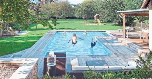 Das Schwimmbecken im Garten muss nicht zur Kostenfalle werden. Foto djd