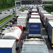 Viermal Stau und Abgase