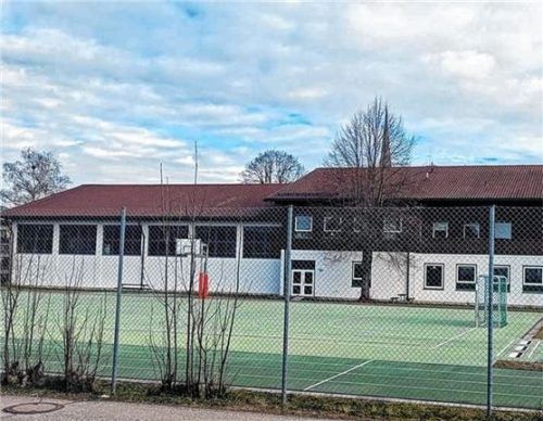 Der 25-Jährige war Mitarbeiter an der Fritz-Schäffer-Grund- und Mittelschule (unser Bild). Seit Februar 2023 läuft gegen ihn ein Ermittlungsverfahren.Foto Stache