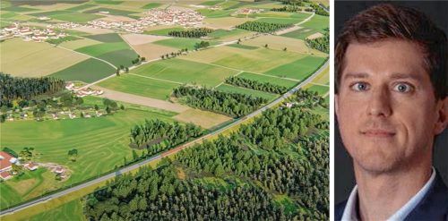 Der Brenner-Nordzulauf kurz vor Immelberg und Lauterbach und Planer Manuel Gotthalmseder. Auf dieser Höhe könnte die Überholstrecke gebaut werden. Allerdings verläuft die Neubautrasse ein gutes Stück westlicher als noch in dieser Bahnanimation von 2021. Foto Animation/Bahn