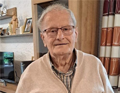 Der rüstige Jubilar Hans Reichhofer feiert zusammen mit seiner Familie seinen 80. Geburtstag. Foto emk