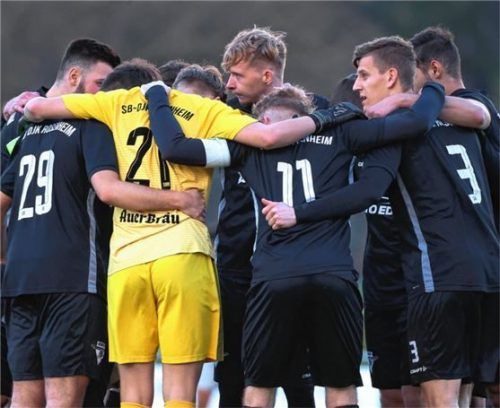 Der Sportbund Rosenheim bestreitet sein letztes Heimspiel in der Fußball-Bezirksliga.Foto Butzhammer