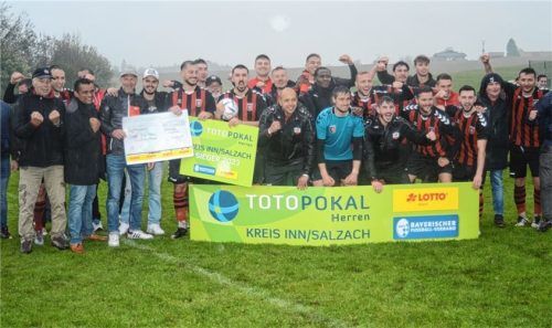 Der VfL Waldkraiburg ist Toto-Pokal-Kreissieger Inn/Salzach und darf in der kommenden Saison an der ersten Hauptrunde im bayerischen Pokal teilnehmen.Foto Franz Ruprecht
