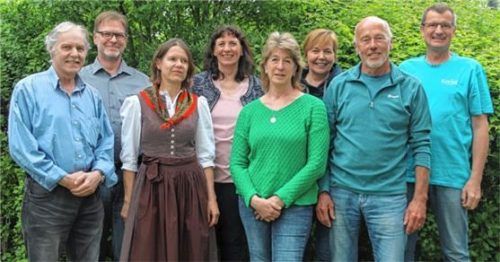 Der Vorstand setzt sich zusammen aus: (von links) Beirat Franz Feichtner, Schriftführer Ralf Staude, Beirätin Gudrun Straßer, Vorsitzende Gertraud Jerger, Beirätin Sabine Haase, Beirätin Karin Jehl, Kassier Peter Birle und Bernd Vierthaler, Referent für Öffentlichkeitsarbeit.Foto re