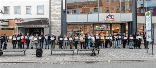 Die Initiative Erinnerungskultur gedenkt verstorbener Kommunisten aus Rosenheim. Foto THOMAE