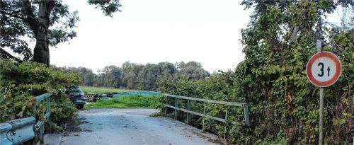 Die Stand- und Verkehrssicherheit der Brücke über den Markbach am Rande des Gletschergartenweges ist unter der Berücksichtigung der bereits festgelegten Gewichtsbeschränkung auf drei Tonnen gerade noch gegeben. Nun wird die Brücke für rund 100000 Euro saniert.