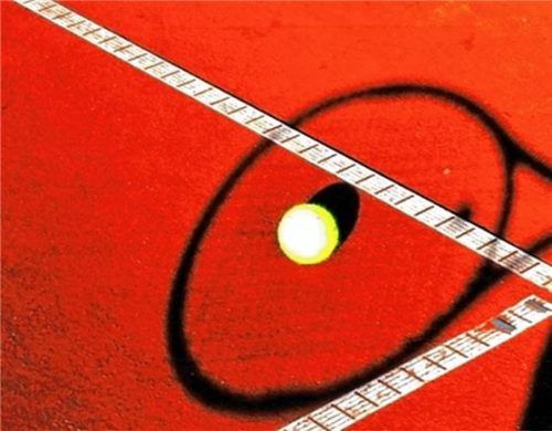 Die Tennisspieler hoffen in den kommenden Spieltagen endlich auf mehr Sonne auf den Tennisplätzen. Foto Rapp