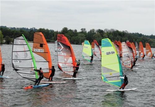 Die Windsurfer waren am Chiemsee am Start.Foto re