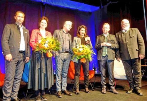 Diskutierten über die Herausforderungen in der Landwirtschaft: (von links) Roland Seidl, Christine Singer, Norbert Haimerl, Michaela Kaniber, Professor Klaus Josef Lutz und Sebastian Friesinger.Foto hötzelsperger