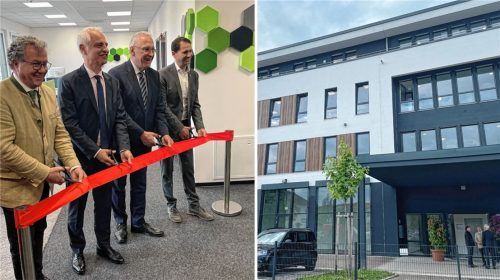 Durchschnitten das Band zu den Räumlichkeiten der neuen Außenstelle der Regierung von Oberbayern in Rosenheim: (von links) Landtagsabgeordneter Klaus Stöttner, Regierungspräsident Konrad Schober, Innenminister Joachim Herrmann und Rosenheims Oberbürgermeister Andreas März. Fotos Baumeister