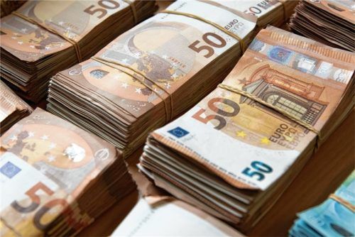 Ein Vietnamese hat über 40000 Euro in Zeitungspapier versteckt (Symbolbild). Handelte es sich hier um Geld aus ungesetzlichen Machenschaften? Foto DPA