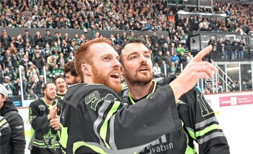 Eine Liga rauf heißt es in der neuen Saison für Tyler McNeely und Norman Hauner, wenn die Starbulls in der DEL2 spielen. Foto Hans-Jürgen Ziegler