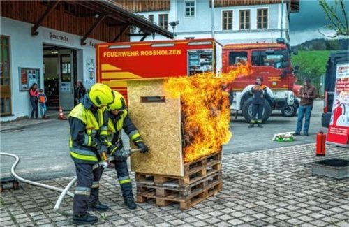 Einen Einblick in ihre Arbeit boten die Floriansjünger in Roßholzen. Foto Nitzsche