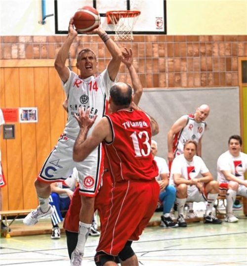 Energisch durchgesetzt: USA-„Reimport“ Brendan Murphy, der für die Sechziger spielte. Fotos  Hans-Jürgen Ziegler