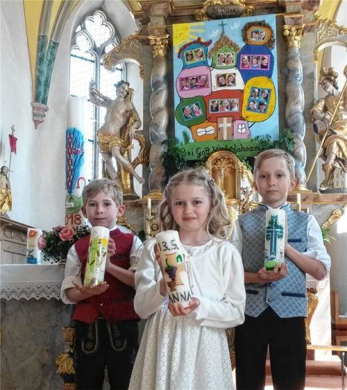 Ferdinand, Anna und Michael bei ihrer Kommunion. Foto re
