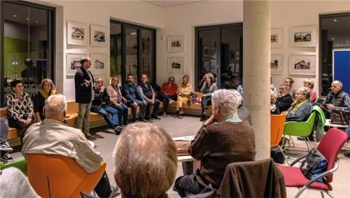 Gelebte und erlebte Geschichte gibt es beim Erzählcafé auf der Galerie im Rathaus am Dienstag zu hören. Foto Thomae