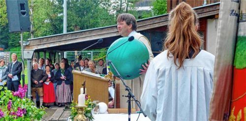 Gemeindereferent Tobias Gaiser warb während des Gottesdienstes dafür, dass der Sport mit seinen Vorbildern, Leistungen und Freuden stets von Gerechtigkeit und Fairness geprägt sein möge. Fotos Anton Hötzelsperger
