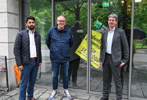 Haben ein Ziel vor Augen: (von links) Abuzar Erdogan, Fraktionsvorsitzender der SPD, Karl-Georg Reindl vom Ortsverein des Handelsverbands Bayern in Rosenheim sowie Andreas Bensegger, Vorsitzender des IHK-Regionalausschusses Rosenheim. Foto Peter Schlecker