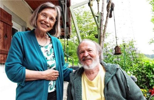 Haben es sich in Pleiskirchen gemütlich gemacht: Monika und Fredl Fesl.